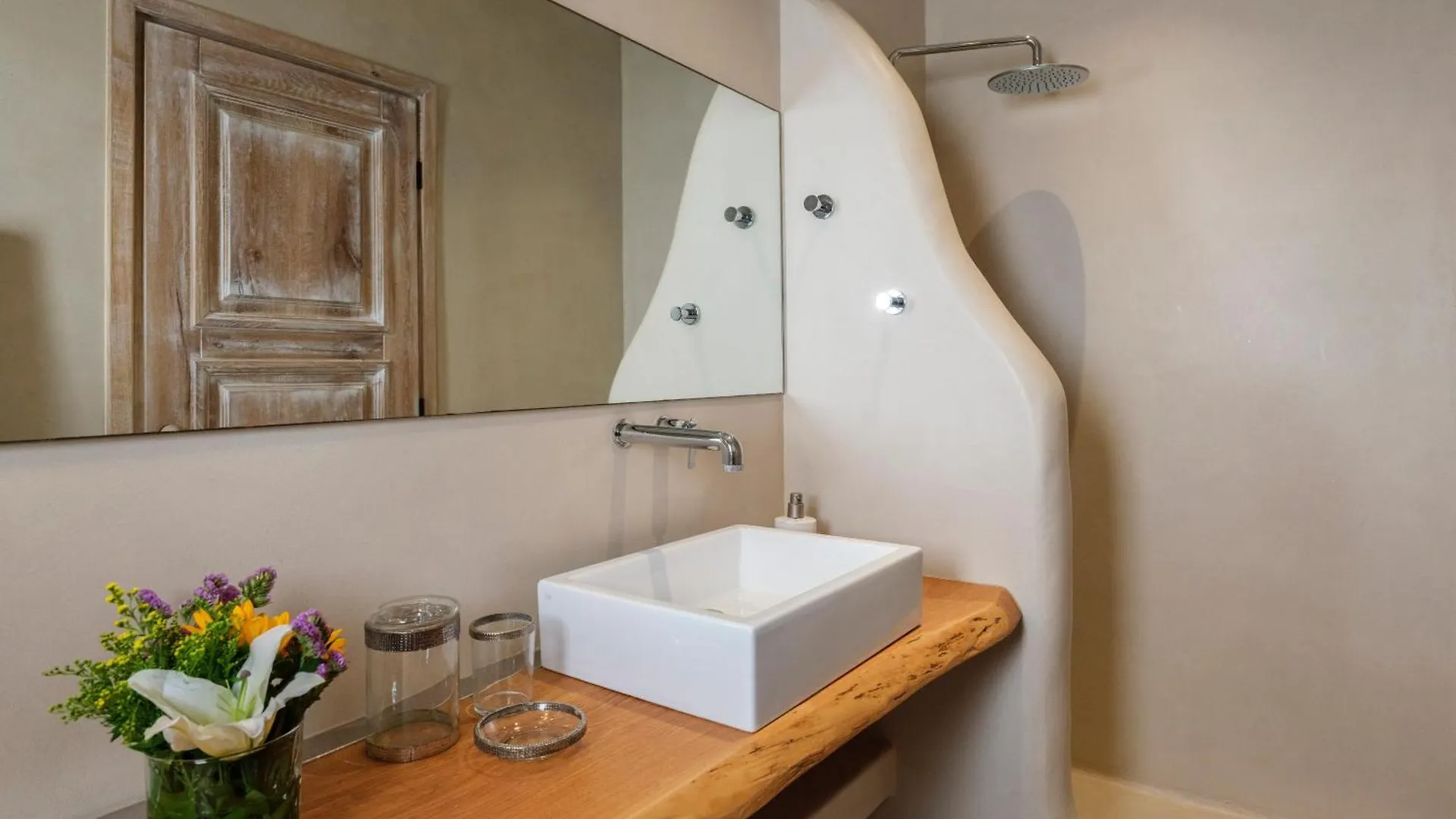 V&V Guest House - Luxury Suites Ornos  Griechenland