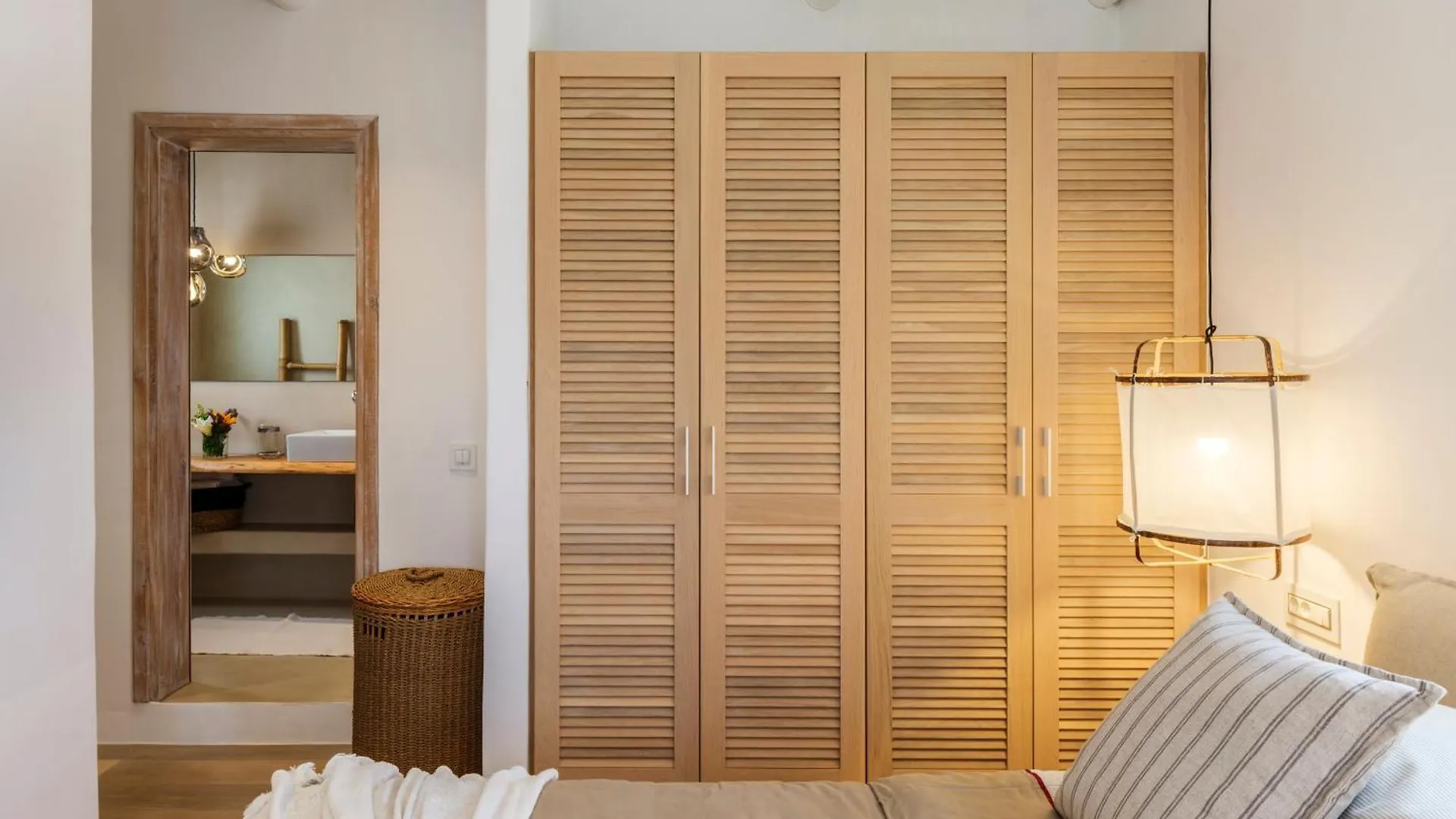 V&V Guest House - Luxury Suites Ornos