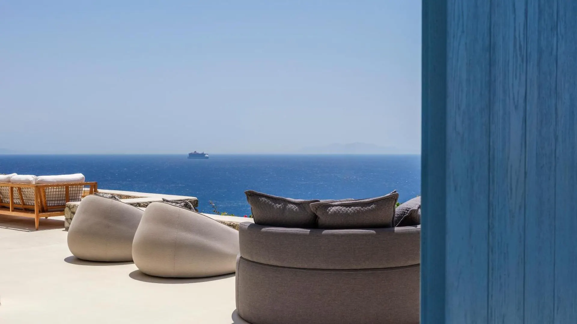 V&V Guest House - Luxury Suites Ornos